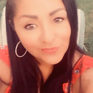 Meet your Posher, Elia